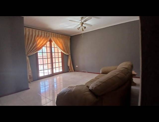 3 BEDROOM HOUSE FOR SALE IN FLORA PARK